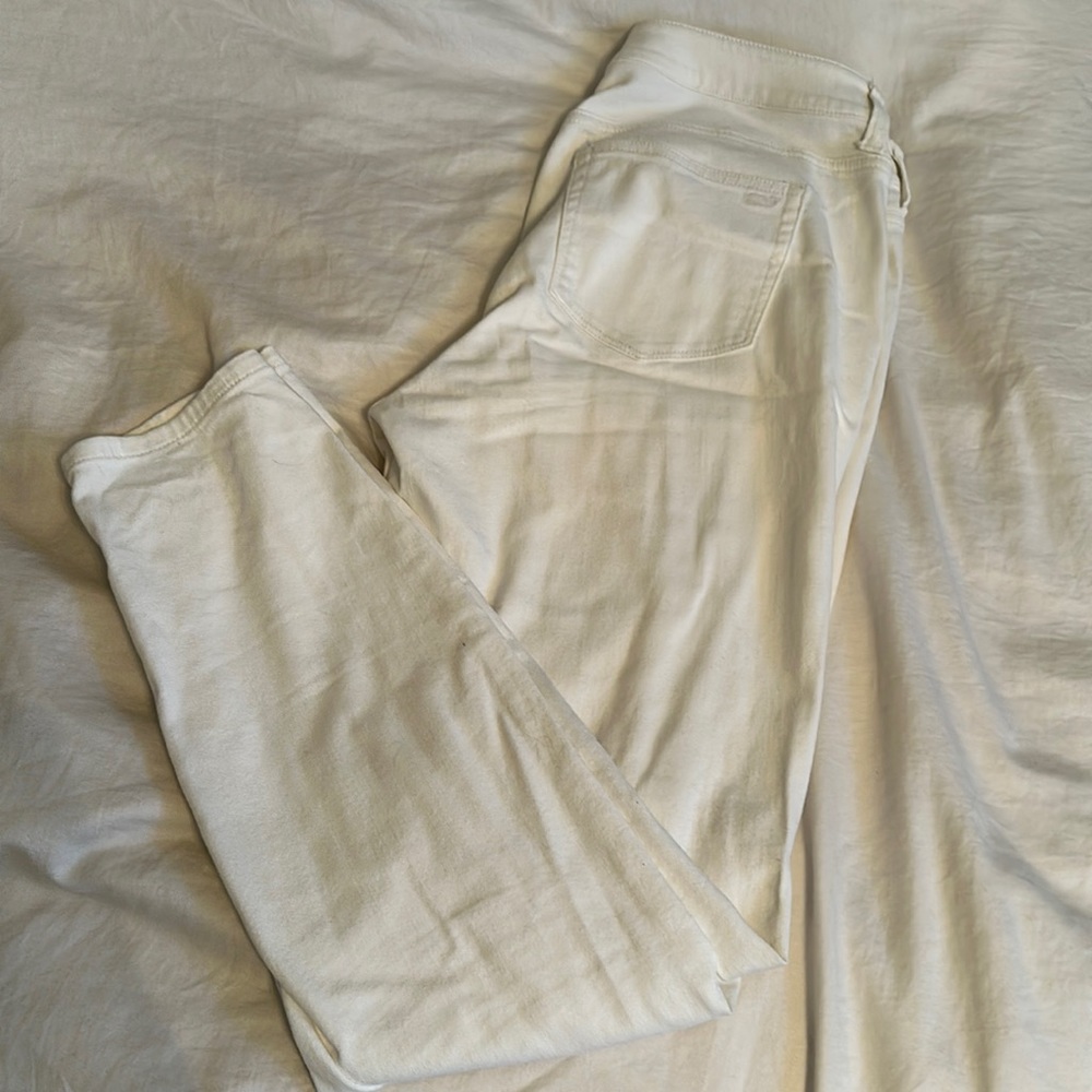 Vineyard Vines white skinny jeans